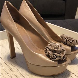 Vince Camuto peep toe heel